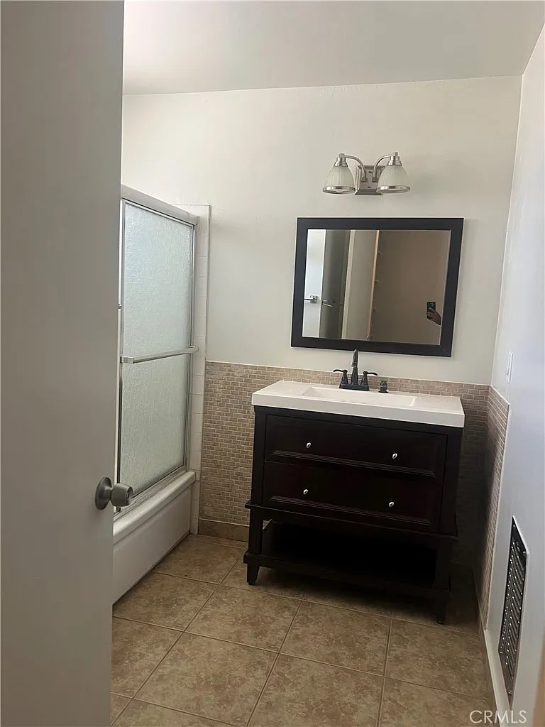 5 bed, 1604 sqft, $2,850 — Photo 4