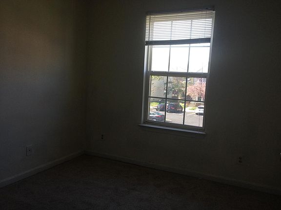 5th image of 605 Stafford Glen Ct