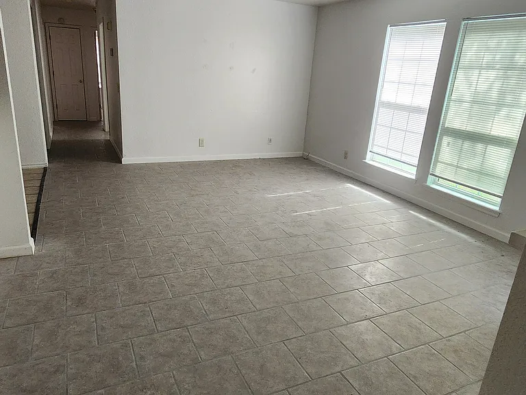 405 E Madison St — Photo 19