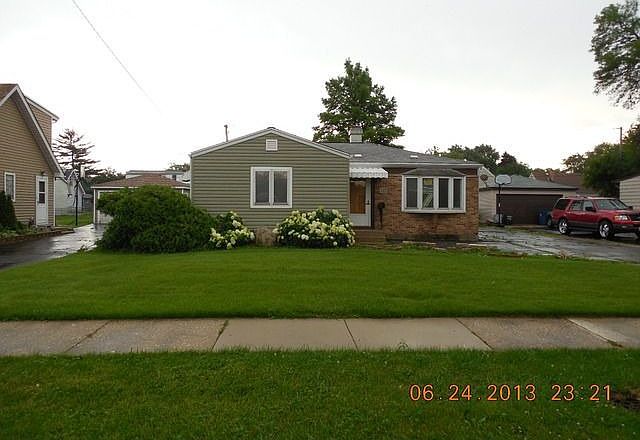 1st image of 215 E Dickens Ave