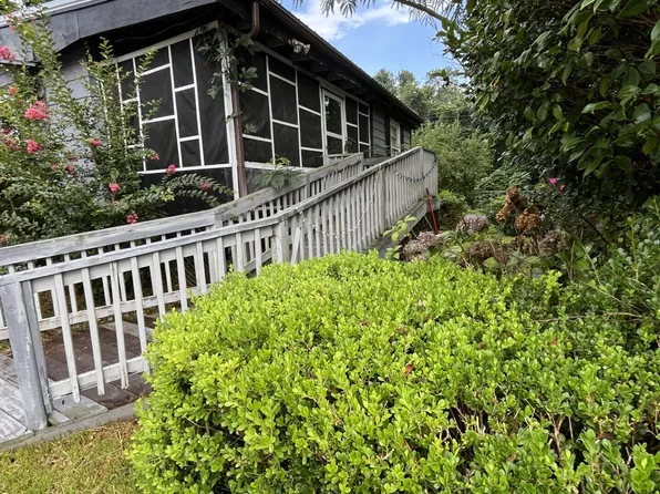 200 Hunt Cir, Manchester, GA 31816