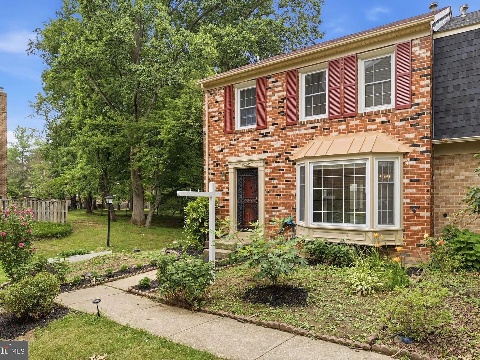4 bed, 3.5 bath, 2294 sqft, $3,400 — Photo 3