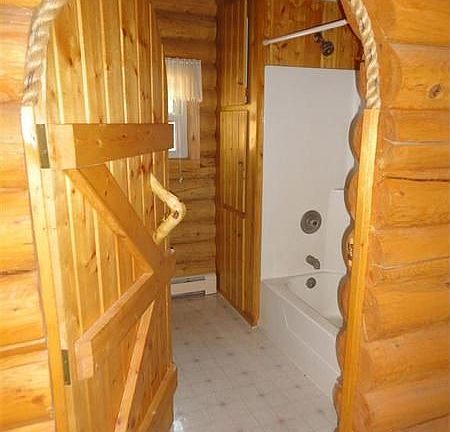 4th image of 1900 Berggren Ct