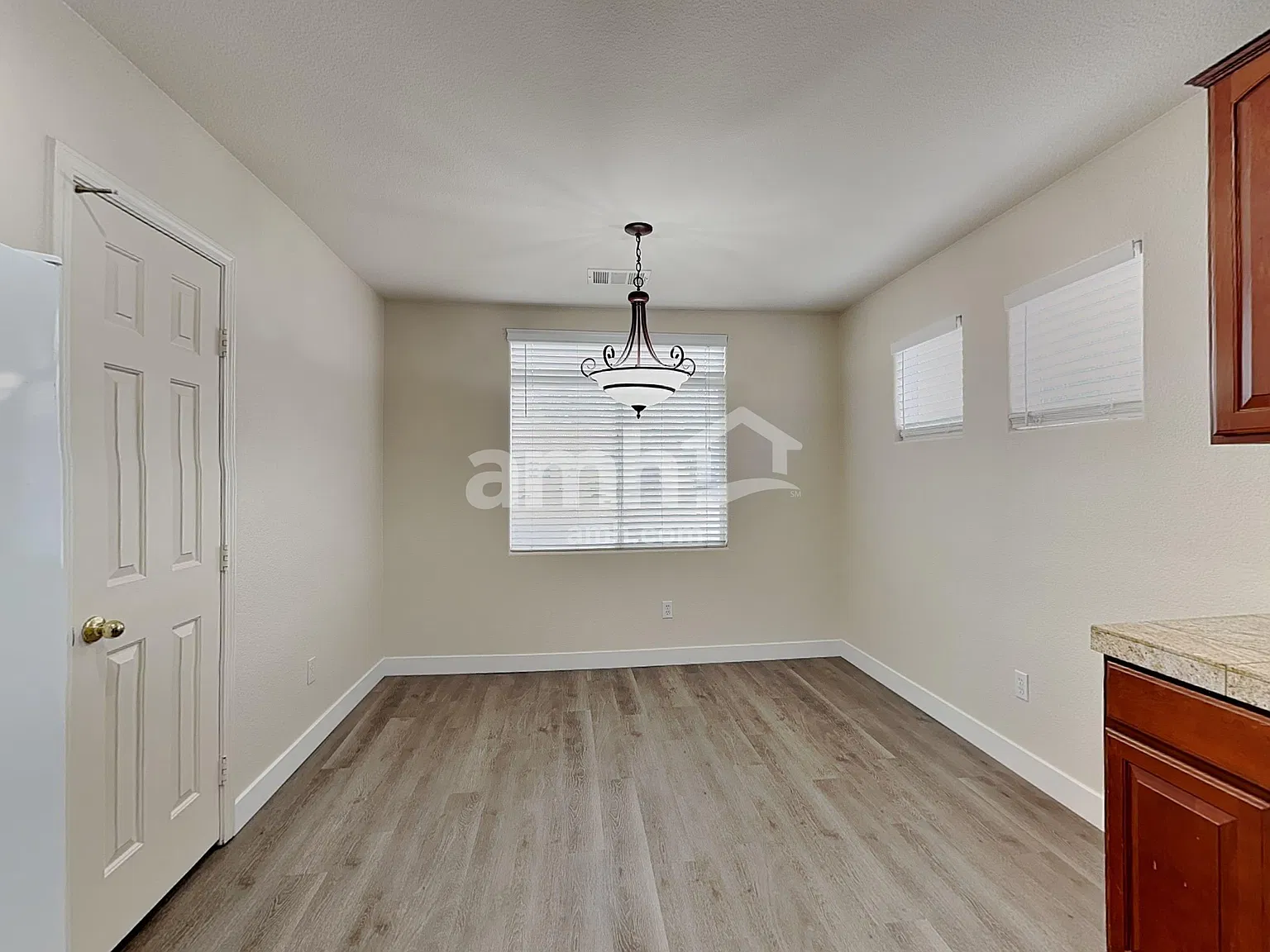3 bed, 2.0 bath, 1712 sqft, $2,110 — Photo 4