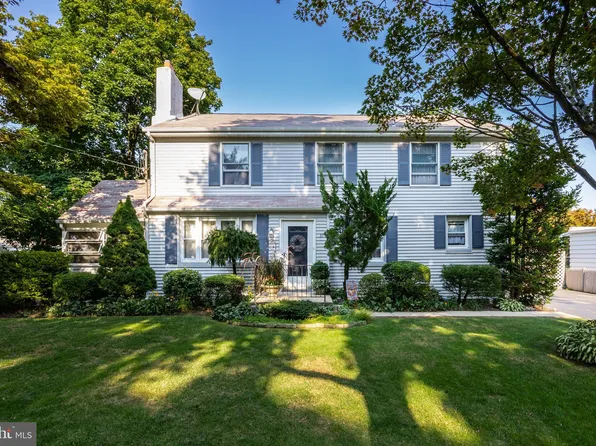 37 Edgewood Rd, Bordentown, NJ 08505