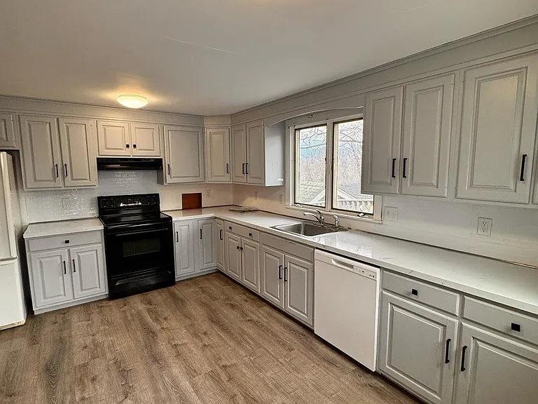 80 Pearl St #1B — Photo 2