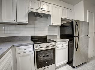 200 Lakeshore Rd. W., Oakville, ON L6K 1E8