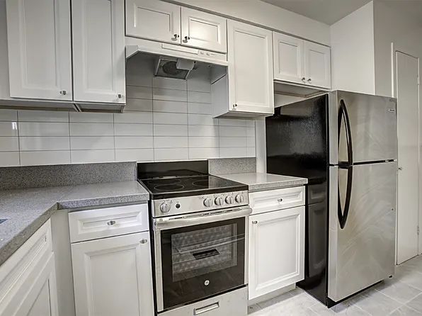 200 Lakeshore Rd. W.