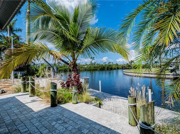 12101 Moon Shell Dr, Matlacha Isles, FL 33991