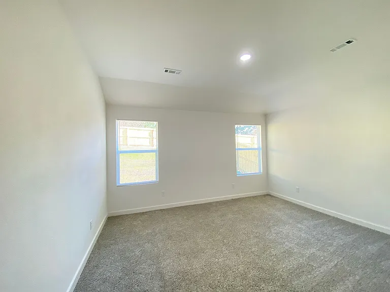 8404 Oxford Valley Dr — Photo 2