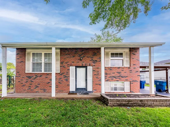 2682 Bennington Pl, Maryland Heights, MO 63043