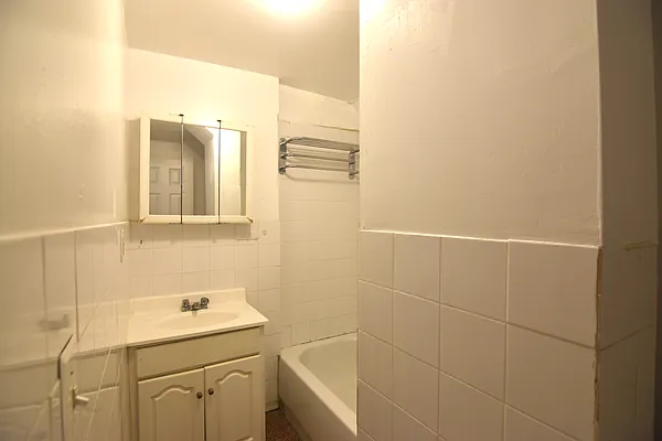 Rented by The Agency | media 10