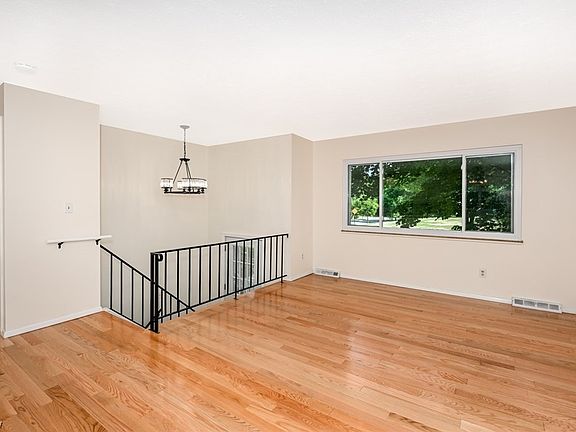 2nd image of 1682 Laurel Dr