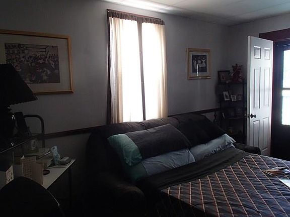 2nd image of 400 N Leslie St