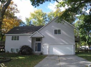 2365 Hartford Ave, Waterford, MI 48327