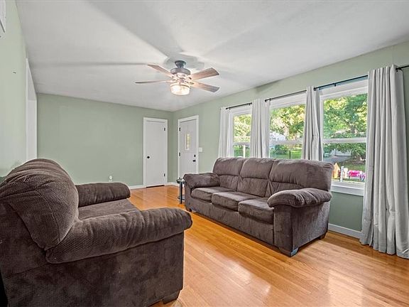 5th image of 8303 E 106th Ter