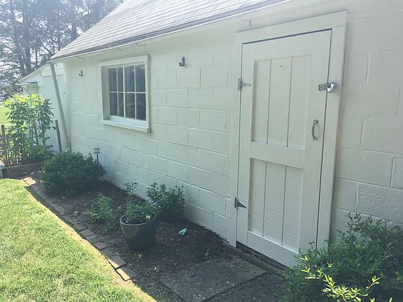 Garage with Back Workshop