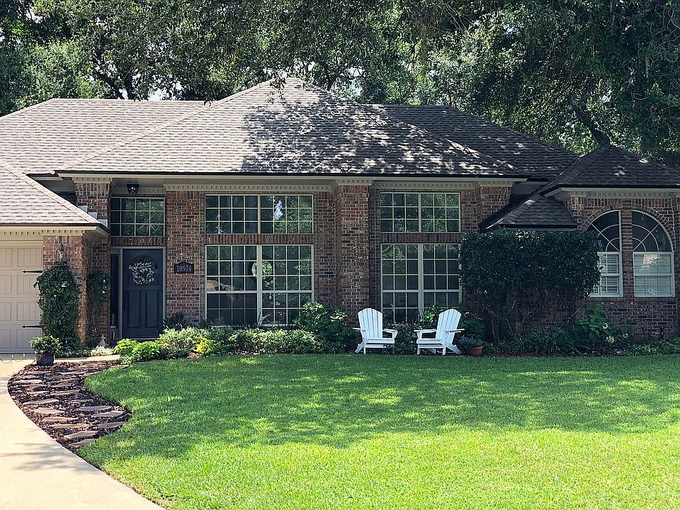 2nd image of 10974 Berkshire Ln