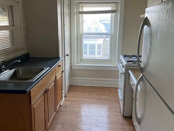 3rd image of 135 S 17th St APT 3