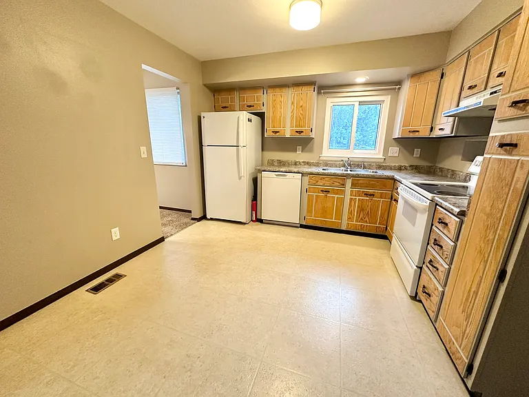 1907 Leicester Way — Photo 3