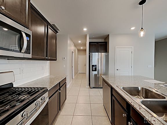 3rd image of 14182 W Voltaire St