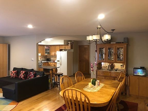 3rd image of 115 Dover Dr APT 5