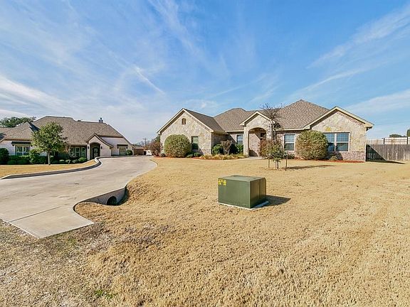 3rd image of 4408 Twin Oak Ct
