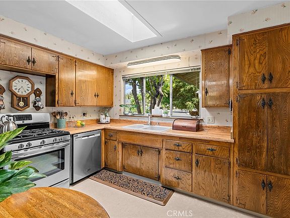5th image of 2040 W Embassy Ave