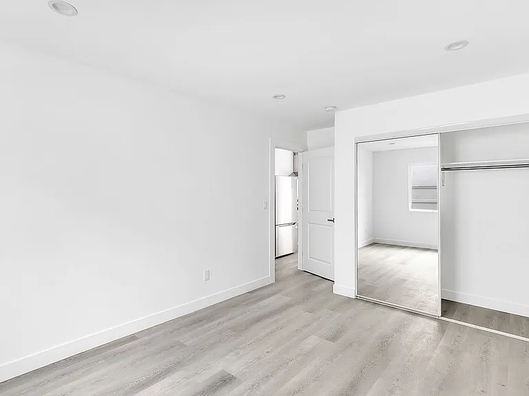 2747 S Mansfield Ave — Photo 15