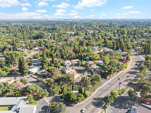 5th image of 8095 Village Estates Ln