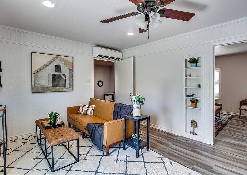 1st image of 526 Rose Cir