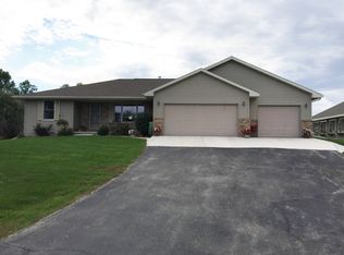 423 Glenview Way, Little Suamico, WI 54141