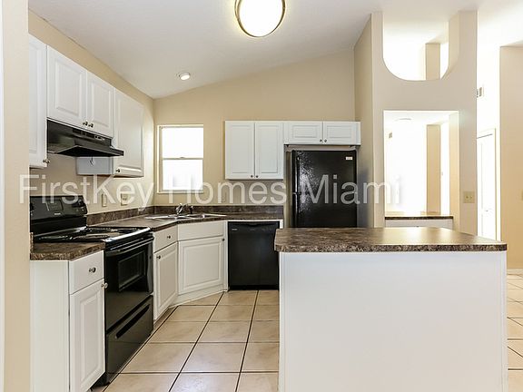 5th image of 2800 Foxhall Dr E