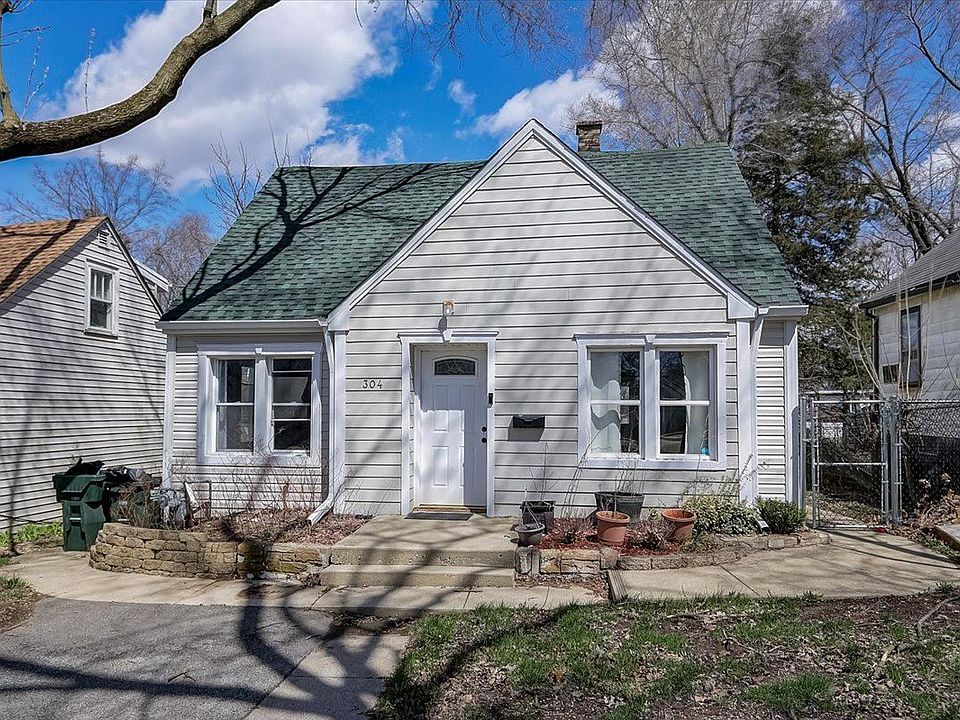1st image of 304 E Washington St