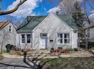 304 E Washington St, Round Lake Park, IL
