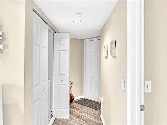 5th image of 2131 SE 10th Ave