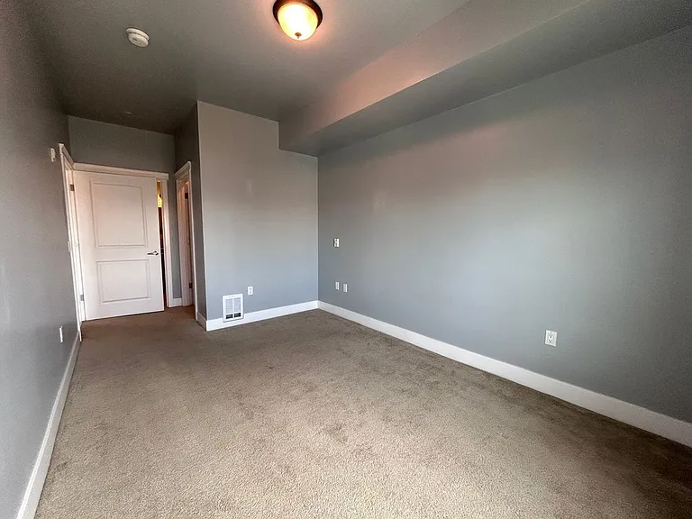 1015 Railroad Ave #412 — Photo 12