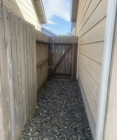 1864 Maplewood Dr — Photo 14
