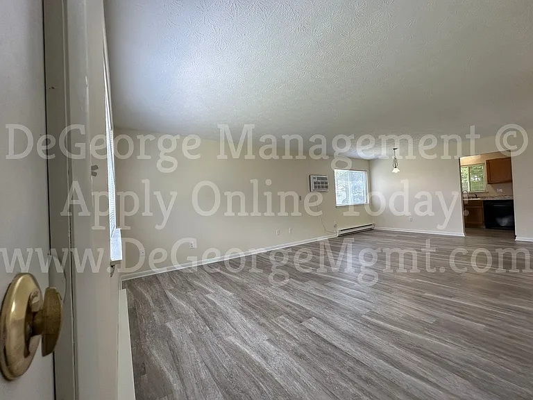 Parkway Apartments — Photo 25