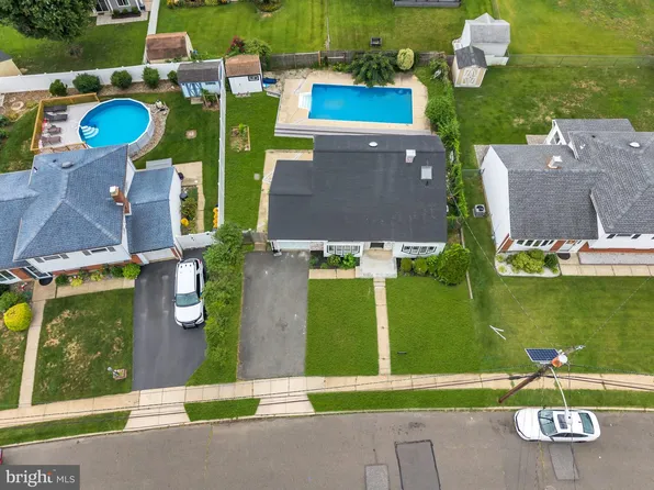 16 Falmouth Rd, Hamilton, NJ 08620