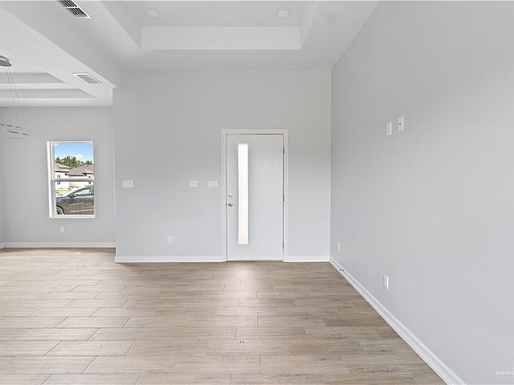 5th image of 2204 Camille St