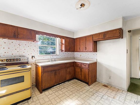 5th image of 213 Blue Ridge Dr