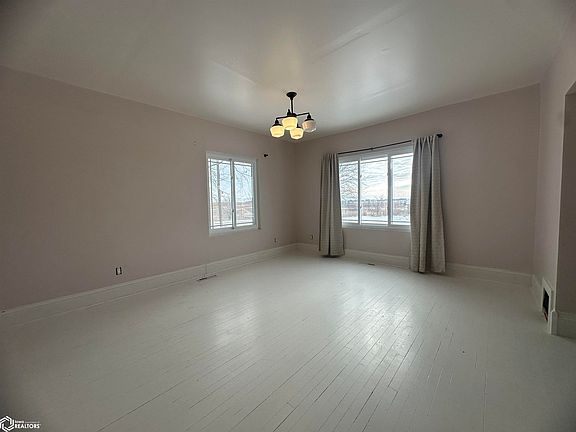 5th image of 4396 Grouse Ave