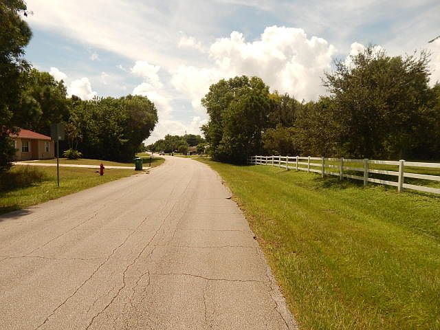 2nd image of 2281 SE West Blackwell Dr
