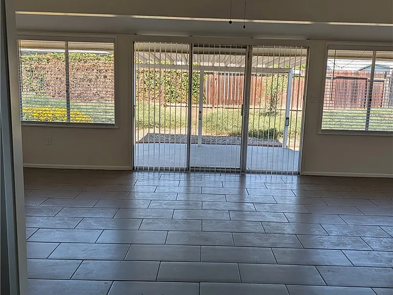 28101 Grosse Point Dr — Photo 13