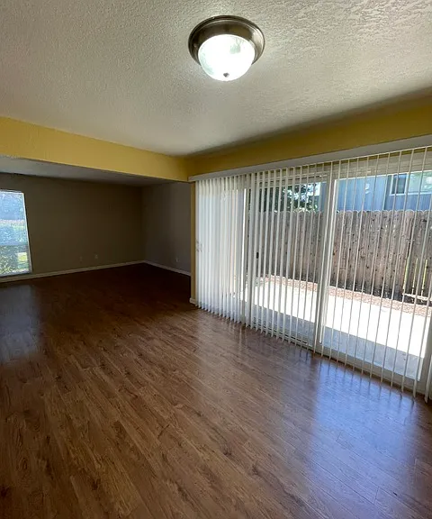 1665 Russell Ave — Photo 1