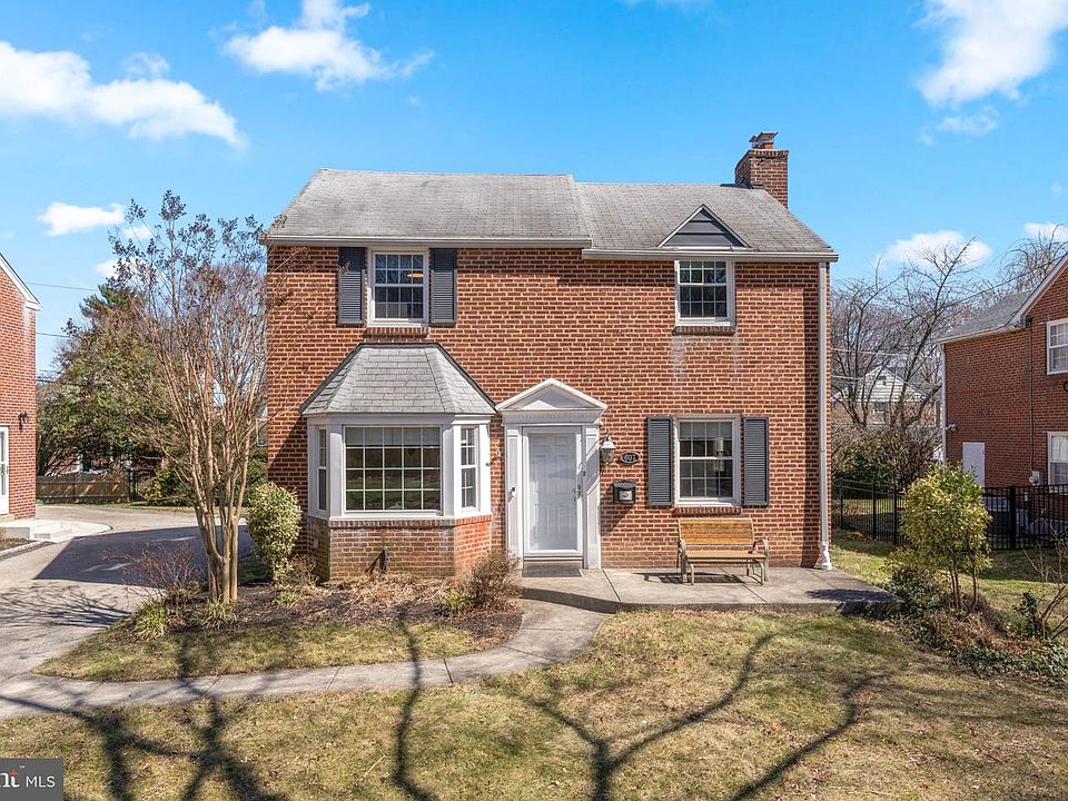 1st image of 607 Latham Dr