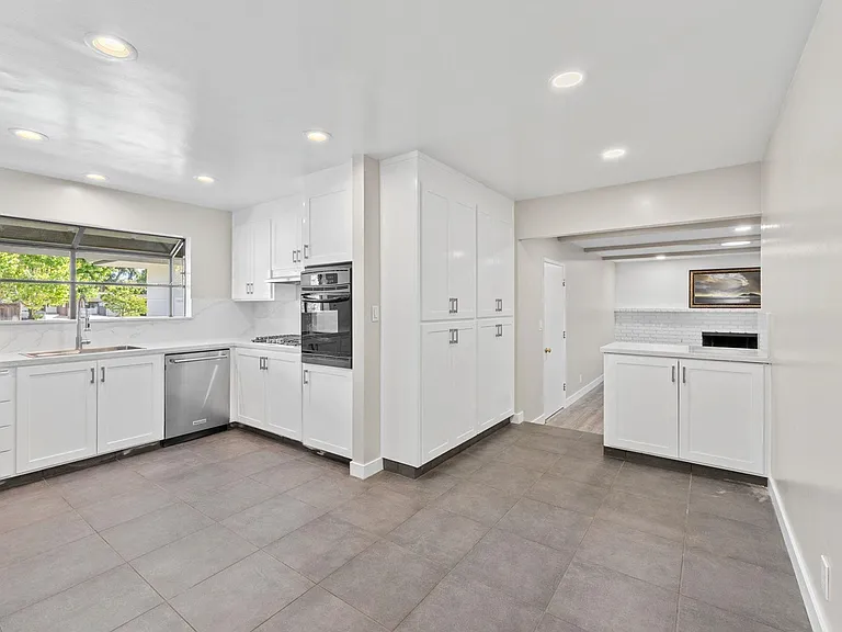 2506 Ardilla Ct — Photo 9