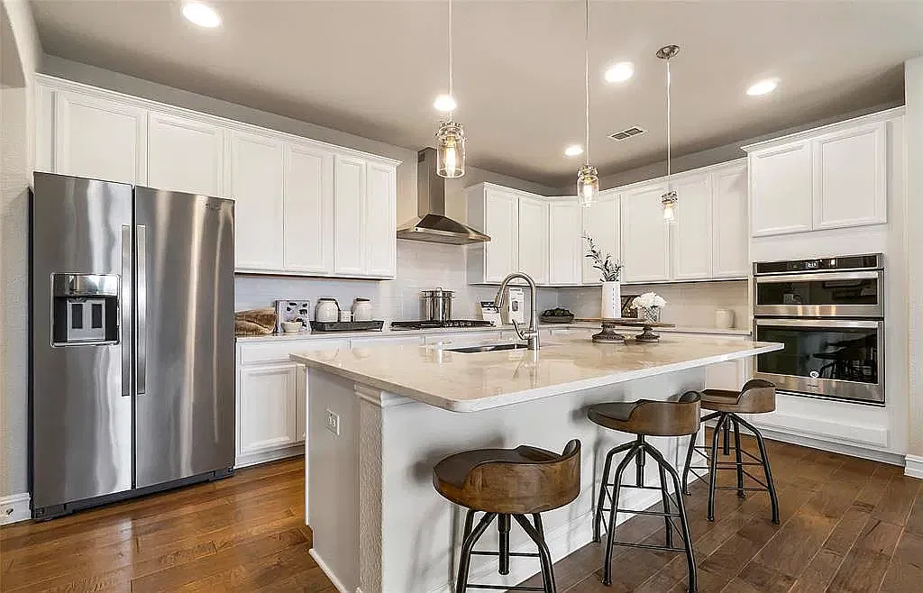 4 bed, 3684 sqft, $3,800 — Photo 2