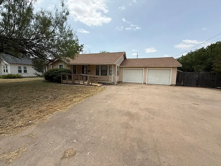 2510 Marshall St — Photo 2